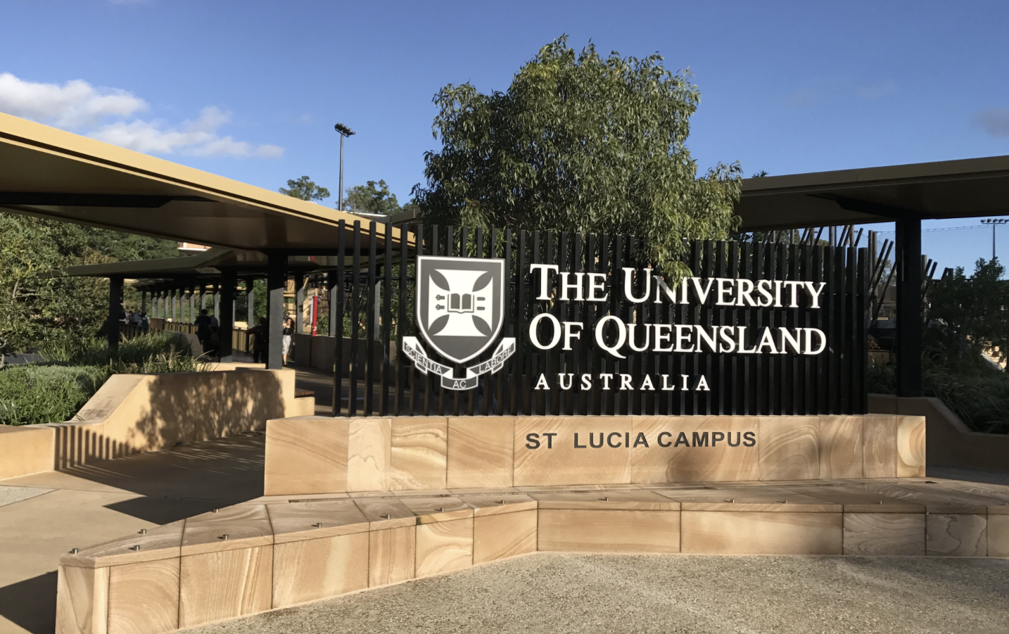 澳洲以其高质量的教育体系和世界知名的大学而闻名于世，有许多世界知名的大学，其中八所被称为：“澳洲八大（Group of Eight）”，在澳洲乃至全球享有盛誉。